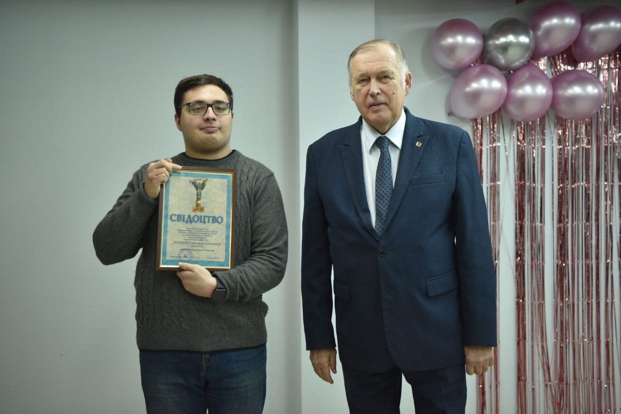 Вручення свідоцтва про стипендію президента