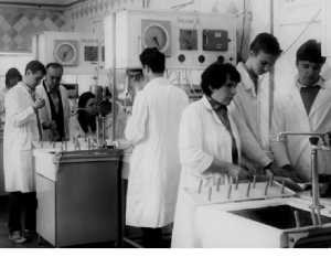Associate Professor V. G. Novikov and Senior Laboratory Assistant A. M. Sychova conduct laboratory classes (1986)