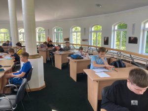 Робоча атмосфера: скриплять не тільки олівці