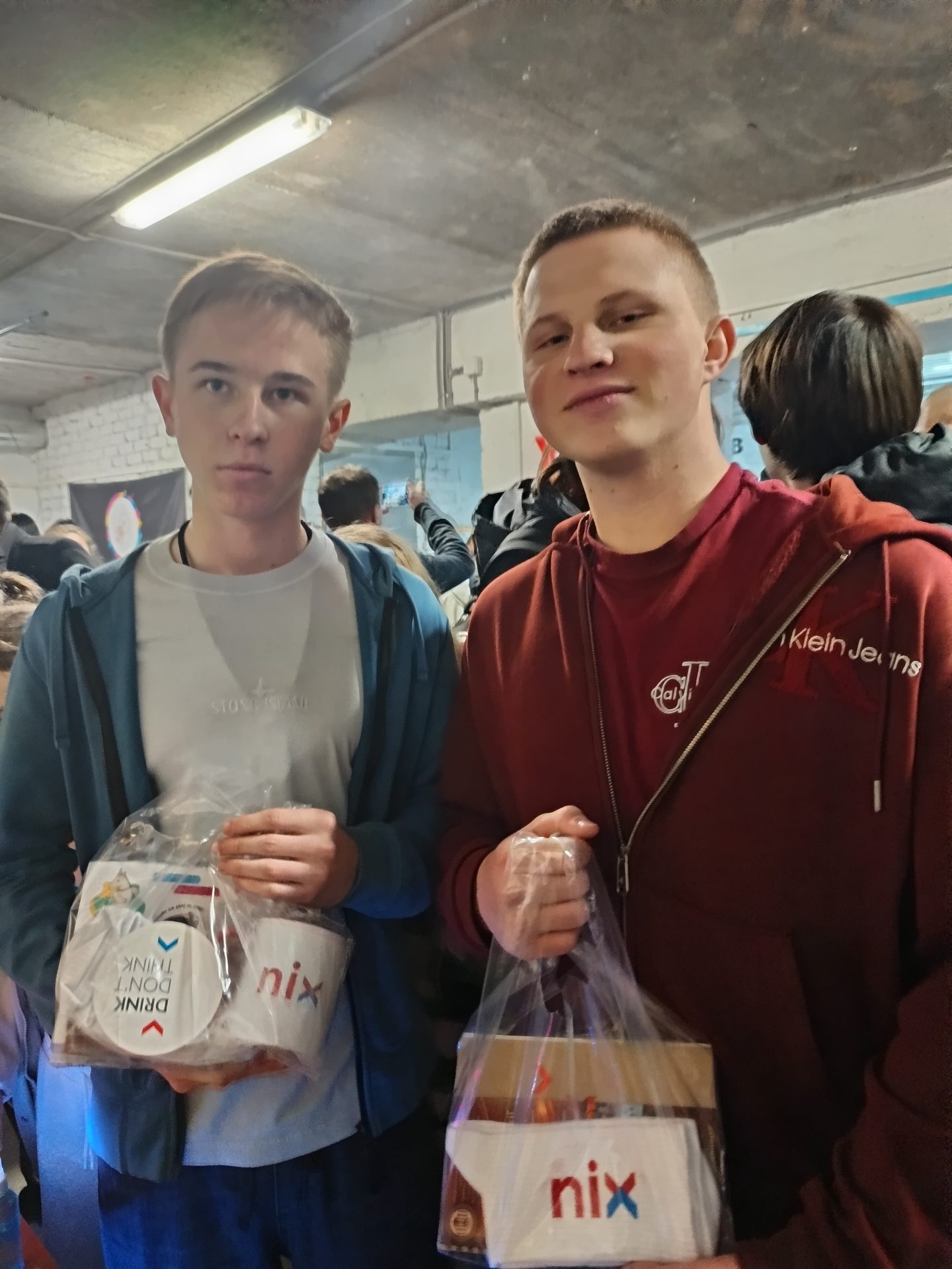 stem_khpi_nix_presents_03