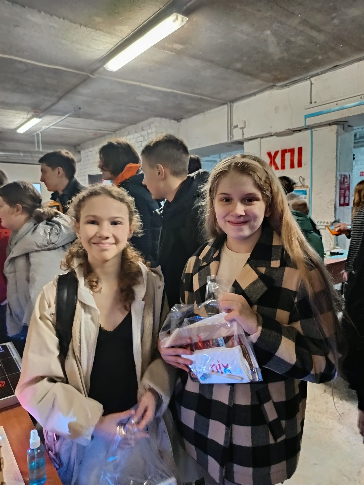 stem_khpi_nix_presents_04