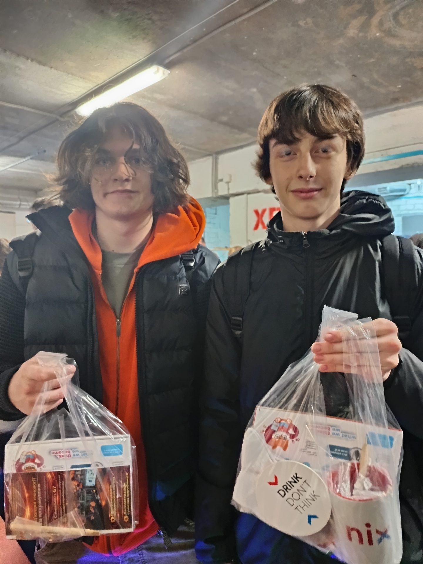 stem_khpi_nix_presents_06