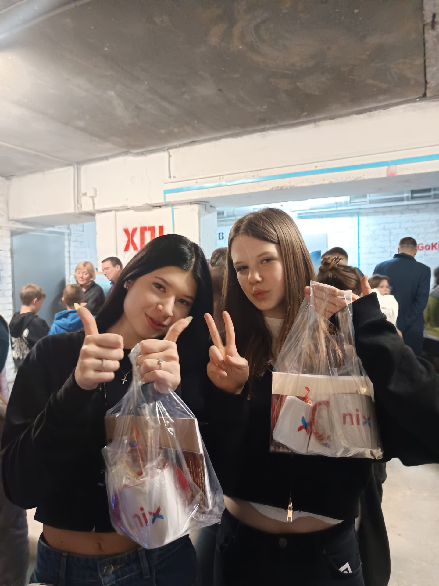 stem_khpi_nix_presents_09