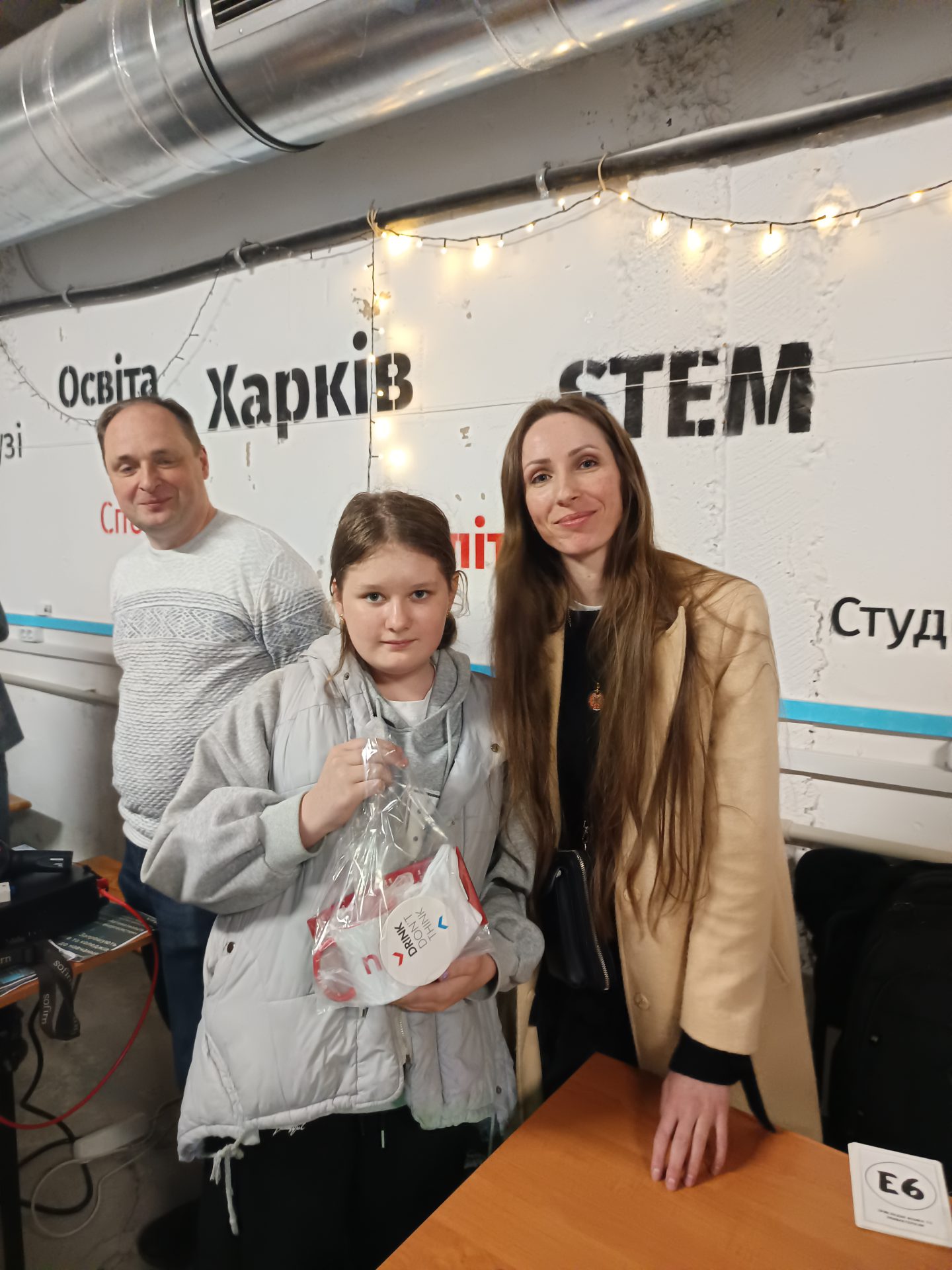 stem_khpi_nix_presents_11