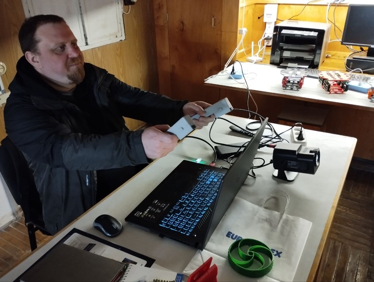 photo_5381834536221611510_y