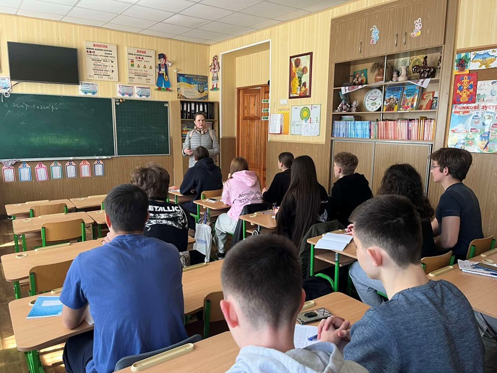 ЗУСТРІЧ ДОЦЕНТКИ КАФЕДРИ СИНІГОВЕЦЬ О.М. З УЧНЯМИ ХАРКІВСЬКОГО ЛІЦЕЯ №49