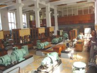 Правий проліт великого лабораторного залу з видом на другий поверх