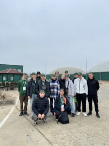 A joint photo of students at a hackathon
