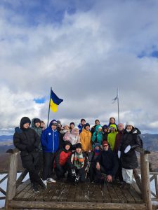 Учасники ML WEEK 2025 на вершині гори у Карпатах