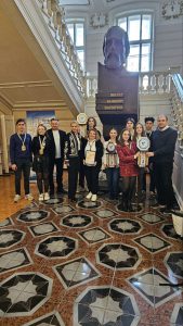 Організатори та абсолютні переможці під час урочистого нагородження